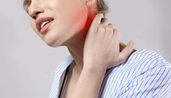 Con l'osteocondrosi del rachide cervicale, appare il dolore al collo e alle spalle