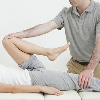 Sessioni di massaggi ed esercizi allevieranno i sintomi dell'artrosi dell'anca